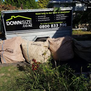 Trailer with lots of fadges
